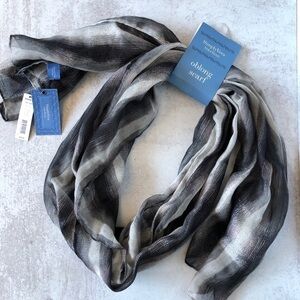 Vera Wang Simply Vera Oblong Gray Metallic Scarf